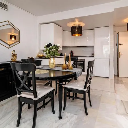 Lovely 3-bedroom 350 M Walk To The Marbella
