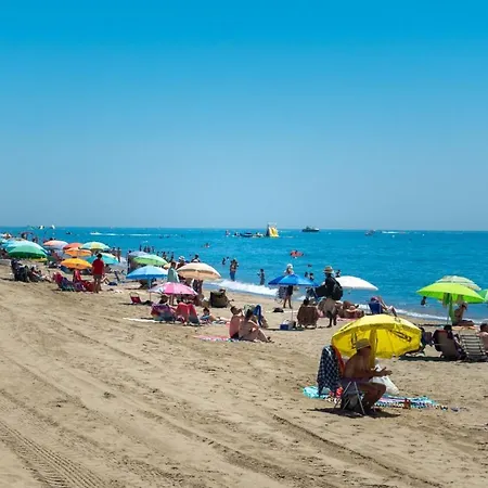 Apartment Lovely 3-bedroom 350 M Walk To The Marbella