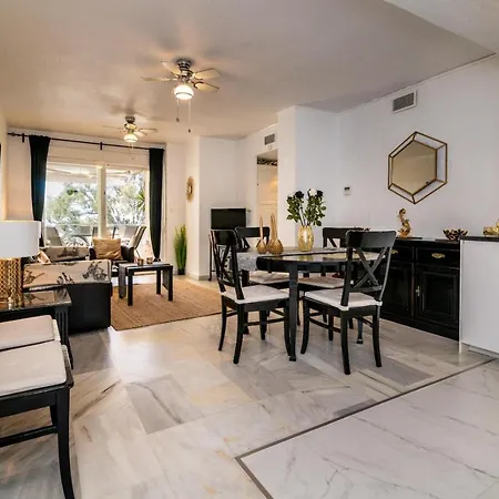 Lejlighed Lovely 3-bedroom 350 M Walk To The Marbella