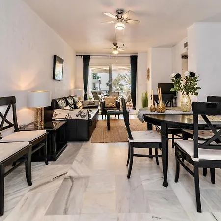 Lovely 3-bedroom 350 M Walk To The Lejlighed Marbella