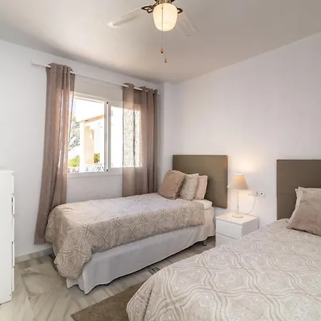 Lovely 3-bedroom 350 M Walk To The Lejlighed Marbella