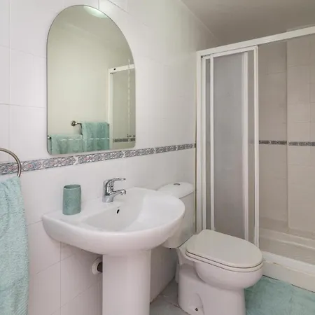 Lejlighed Lovely 3-bedroom 350 M Walk To The *